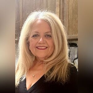 Meet your Posher, Dana